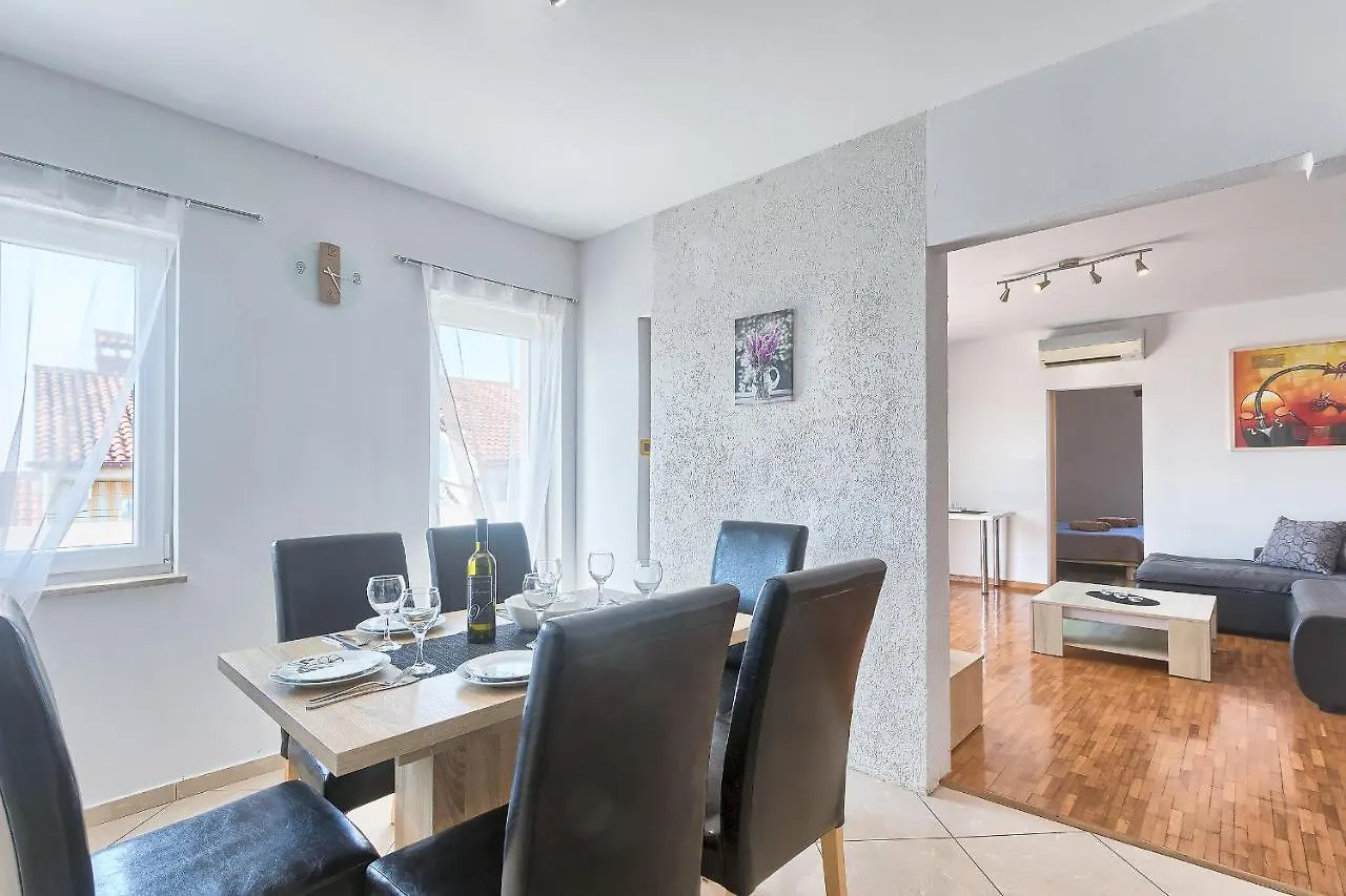 Apartman Tony Pula 0*,  Croatia