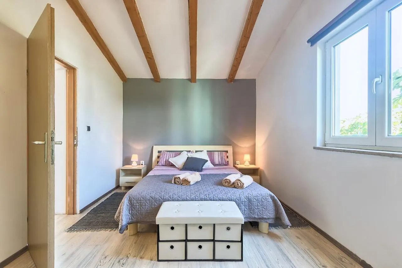 Apartman Tony Pula 0*,  Croatia